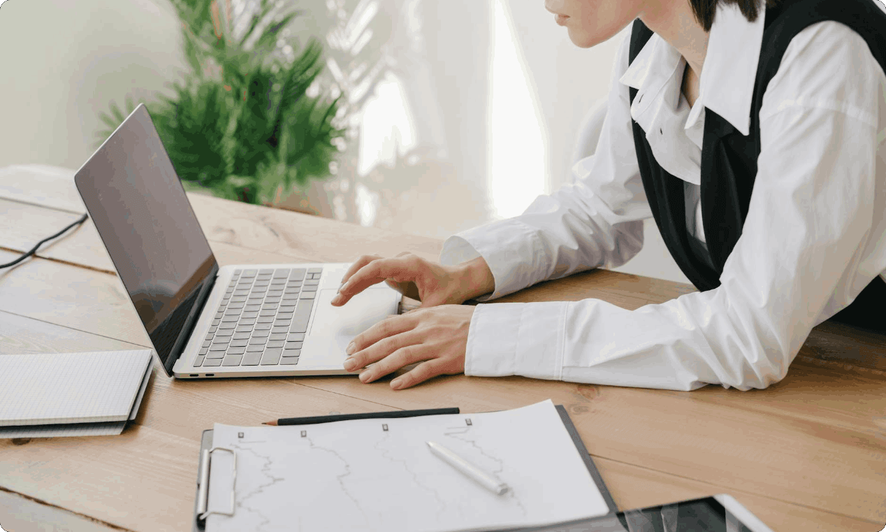 项目汇报PPT怎么用AI生成结构清晰的内容？